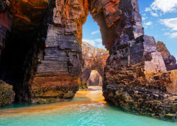 Shutterstock.com/ lunamarina