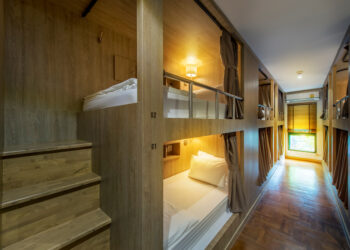 Shutterstock.com/ worradirek