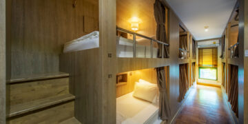 Shutterstock.com/ worradirek