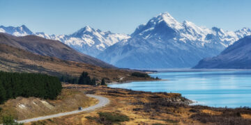 Shutterstock.com/ aaron choi