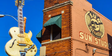 Shutterstock.com/ jejim